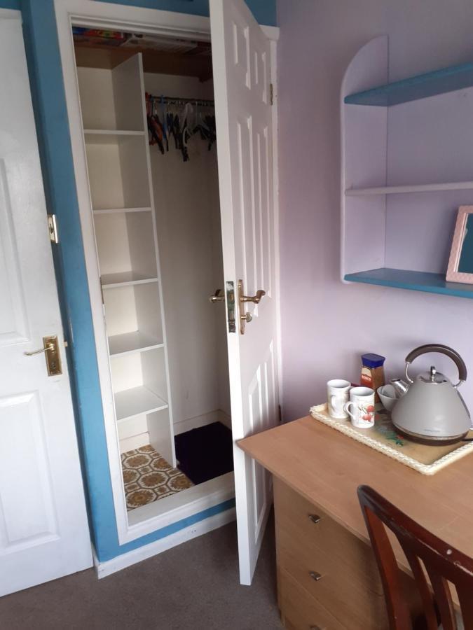 Home From Home Single Or Double Room Netflix Or Virgin Tv Wifi & Free Parking Poole Exterior foto